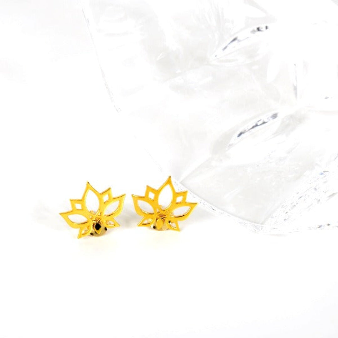 A pair of 18K gold-plated stud earrings designed to resemble water lilies, with a butterfly closure.