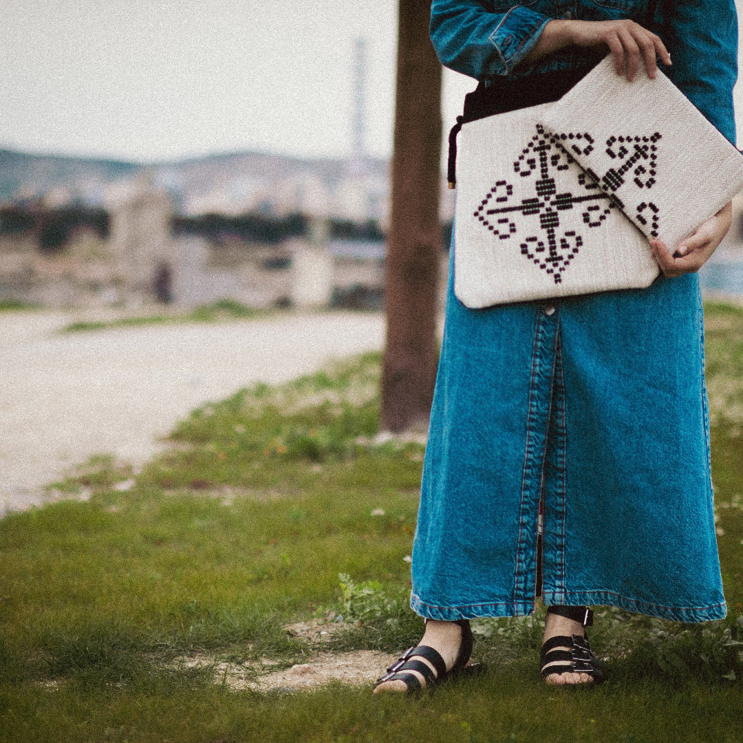 Anogia Clutch
