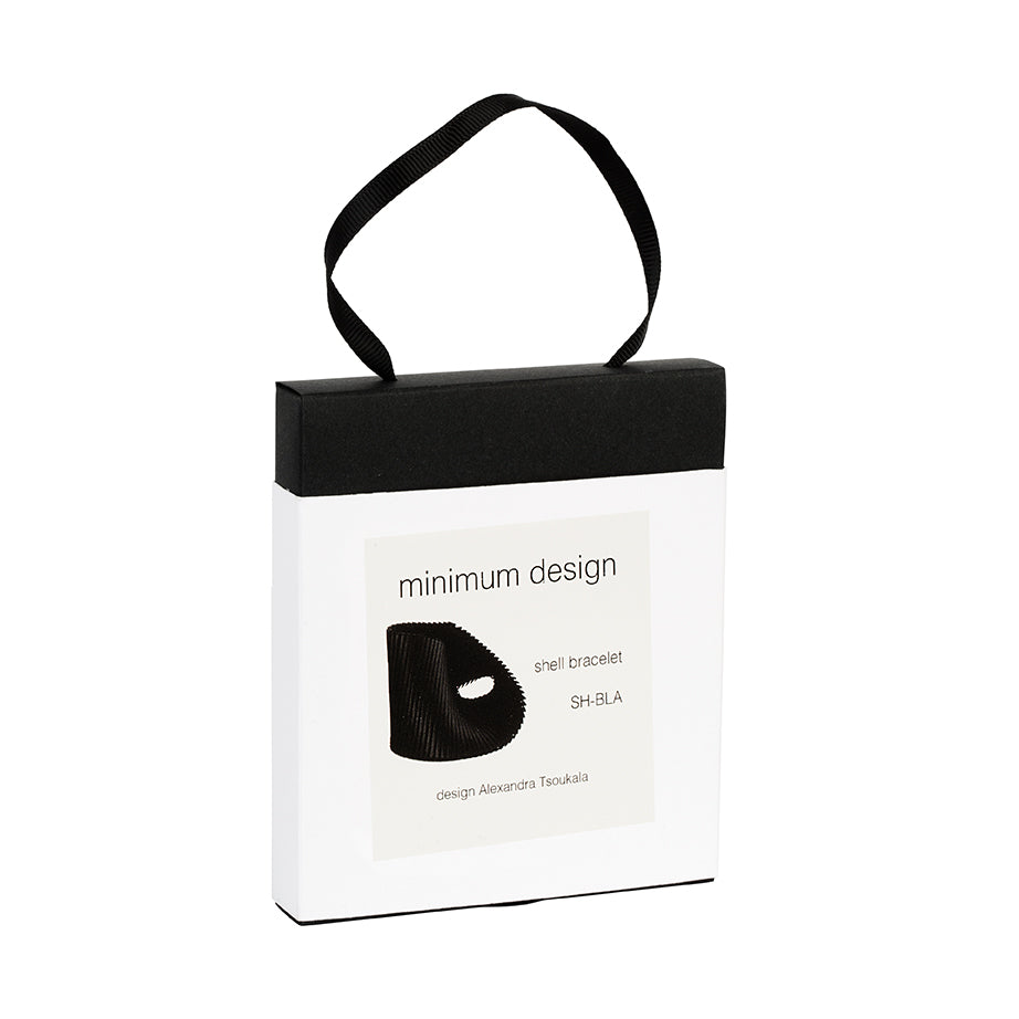 Black and white packaging box for a shell bracelet with 'minimum design' branding.