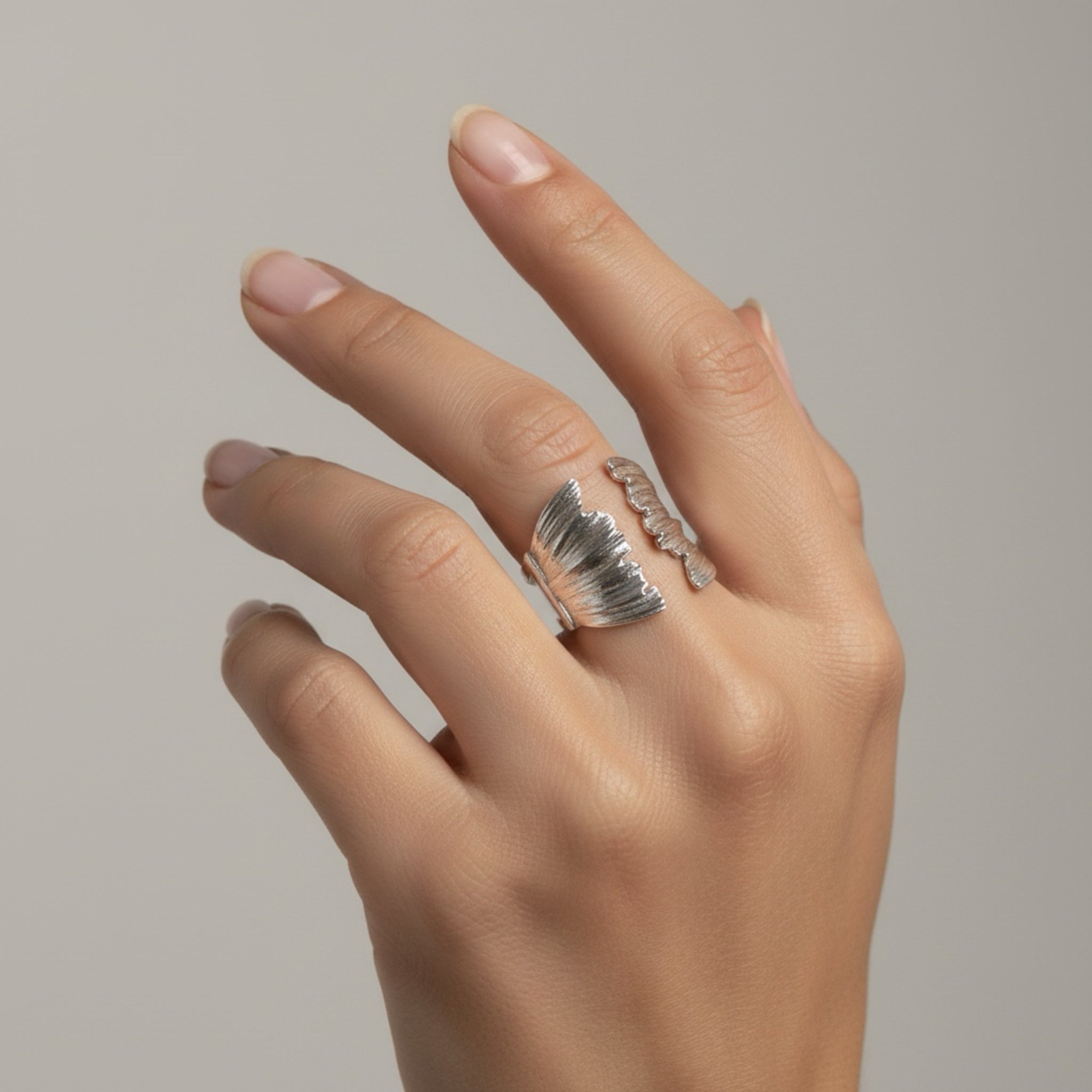 Manto Adjustable Ring