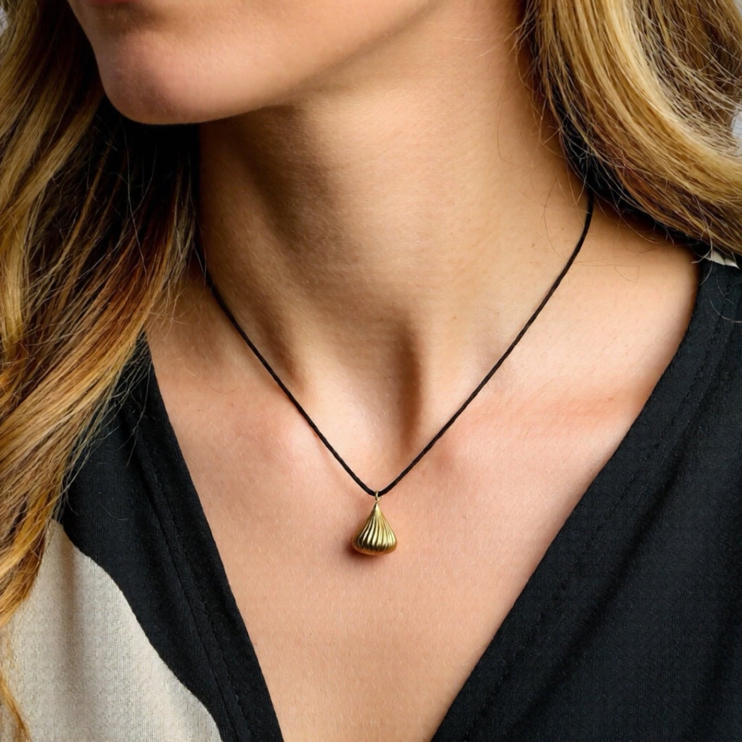 2026 Garlic Pendant – A Symbol of Strength & New Beginnings
