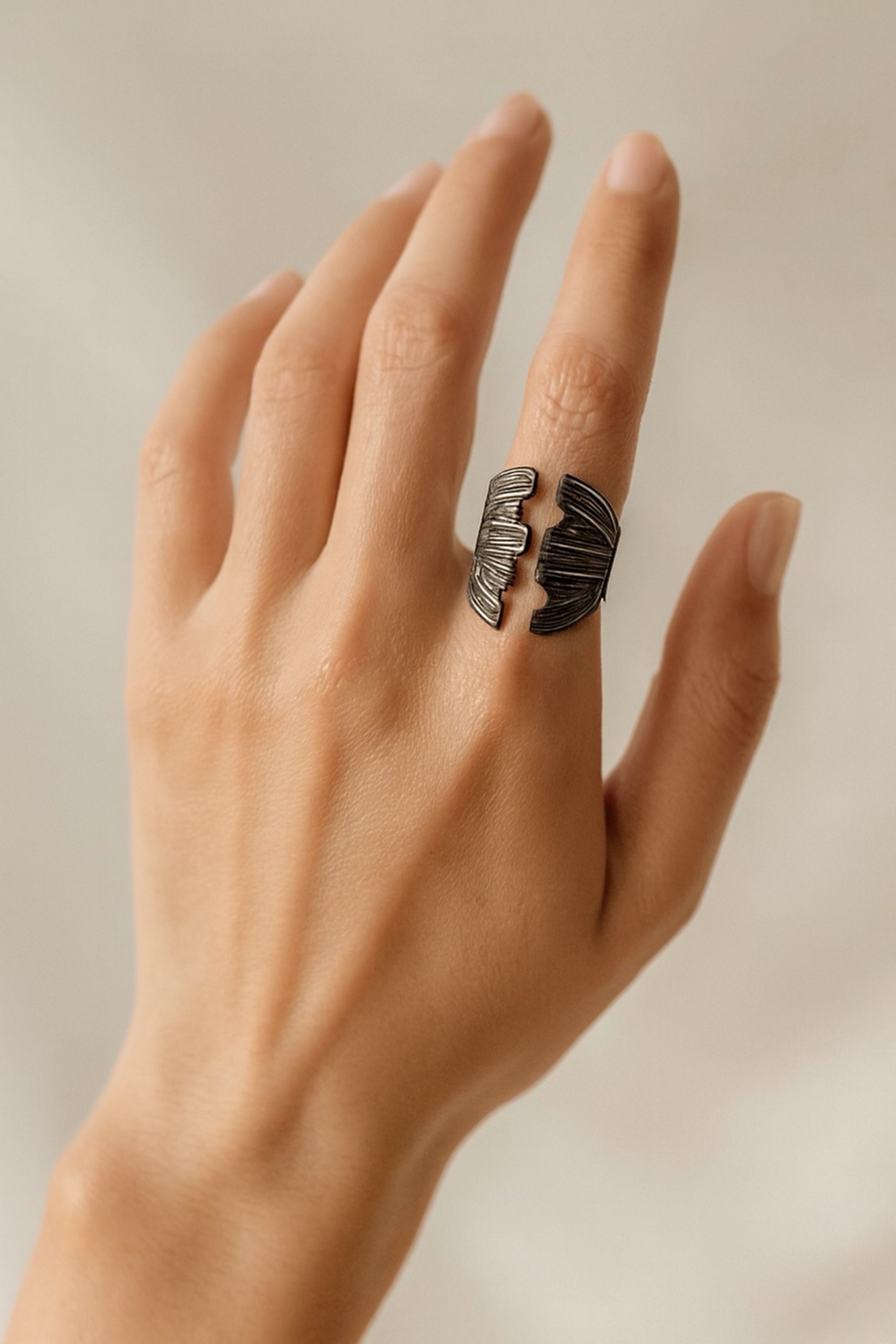 Manto Adjustable Ring